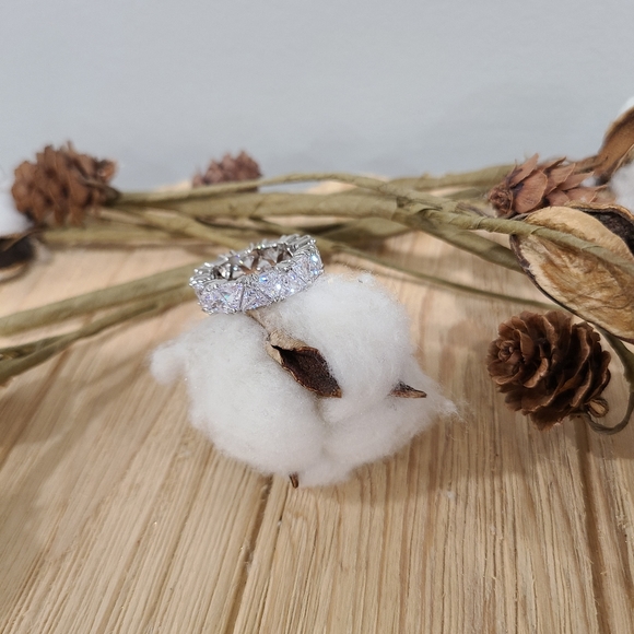 🎊🎊NEW🎊🎊BEAUTIFUL!! TRIANGLE CZ Ring in SILVER Plating 🎊🎊 - Picture 9 of 16